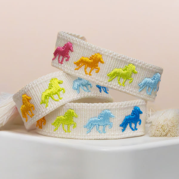 Armband Tölter Islandpferd bestickt "Colours"| Statement Canvas Armband | *limited Edition* | Geschenk, Glücksbringer