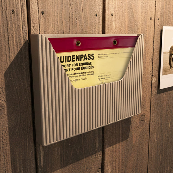 Equidenpass-Aufbewahrung Halterung Box | zum Schrauben oder magnetisch | Pferd, Pony | Spind, Schrank, Stall
