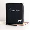 Pferde-Organizer Equidenpasshülle Design "Pferd #1 + Name" | Schwarz, Grau oder Creme