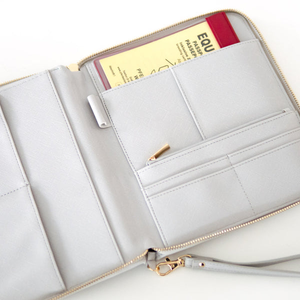 Equidenpasshülle mit Name für Pferde-Pass als Geschenk für Reiter & Pferd | personalisierte Pferdepass-Hülle Organizer Wunschtext Geburtstag