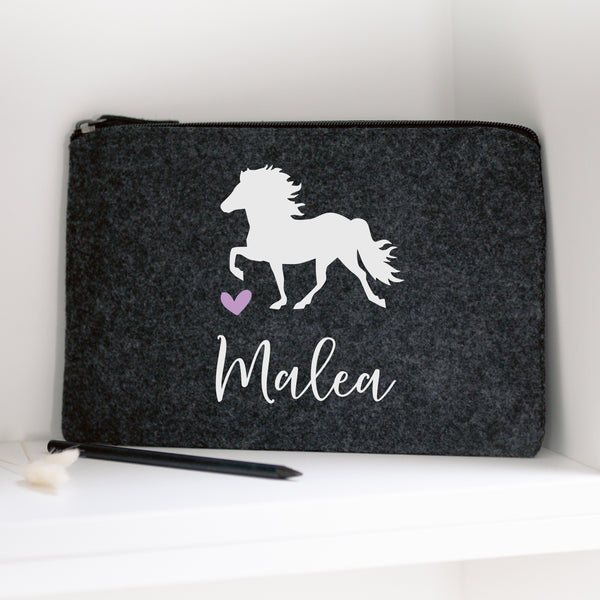 Mäppchen Filz "Wunschtext" personalisiert | Anthrazit | Design: "Isländer #1" | Geschenk, Geburtstag, Stiftemäppchen