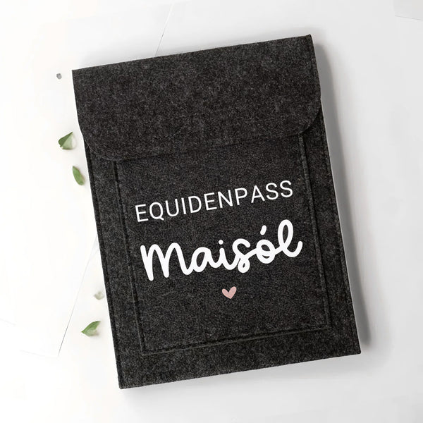 Equidenpasshülle mit Name für Pferde-Pass als Geschenk für Reiter und Pferd | personalisierte Pferdepass-Hülle | Wunschtext
